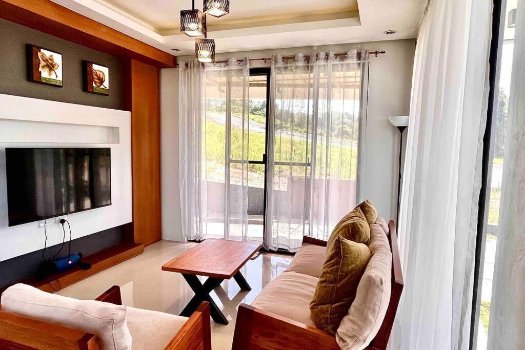 Overlooking Staycation At Sandari Batulao Tagaytay City Exterior foto