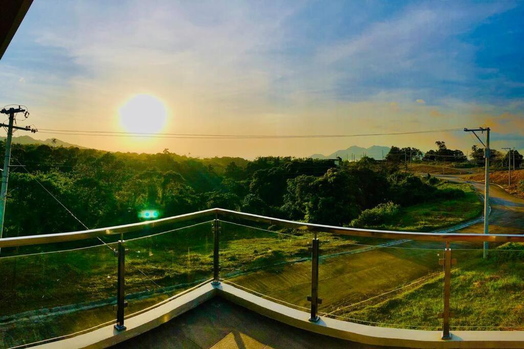 Overlooking Staycation At Sandari Batulao Tagaytay City Exterior foto