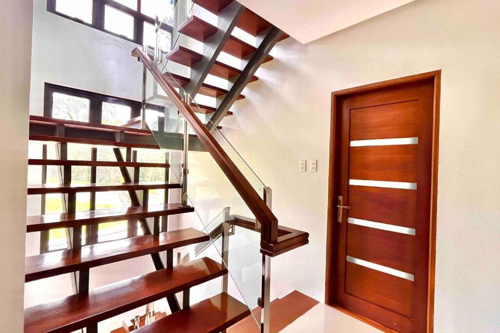 Overlooking Staycation At Sandari Batulao Tagaytay City Exterior foto